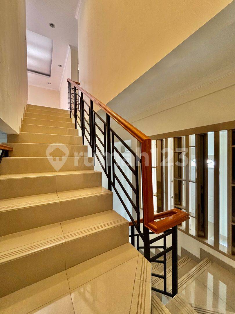 Spacious 4-Bedroom House in Kalibata, South Jakarta