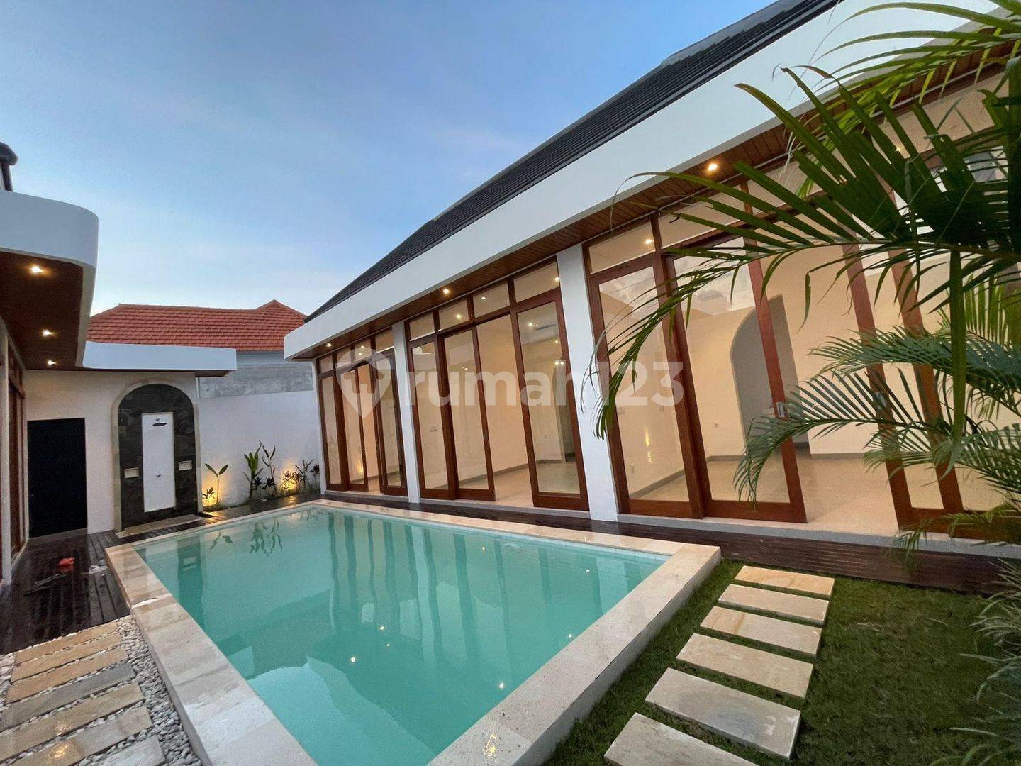 Tropical 3-Bedroom Villa Near Pantai Lima Beach – 2-Min Ride!