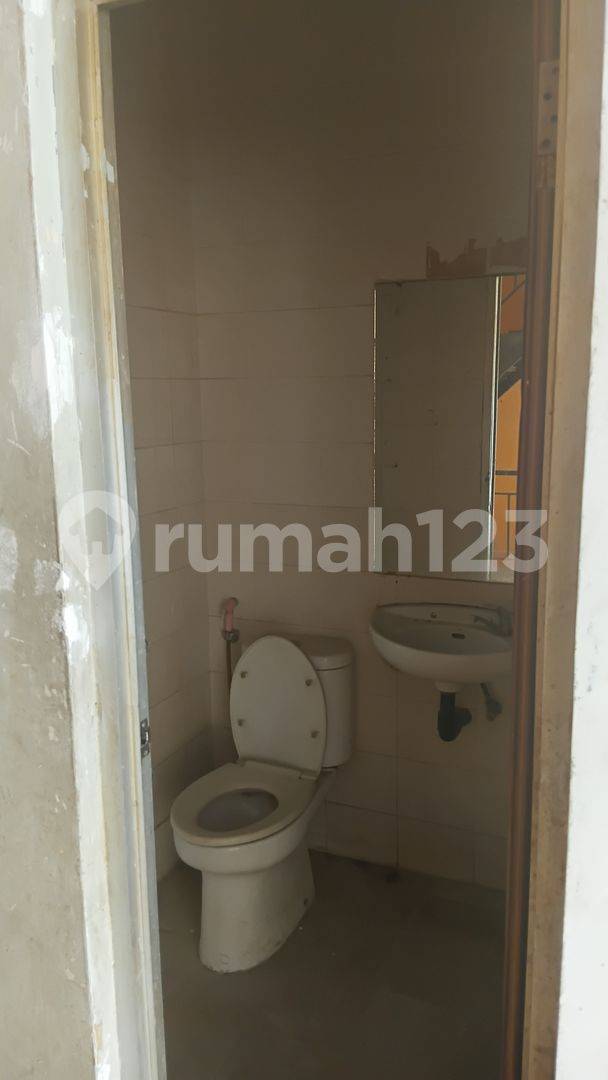4-Story Commercial Building for Rent in Bekasi City Center