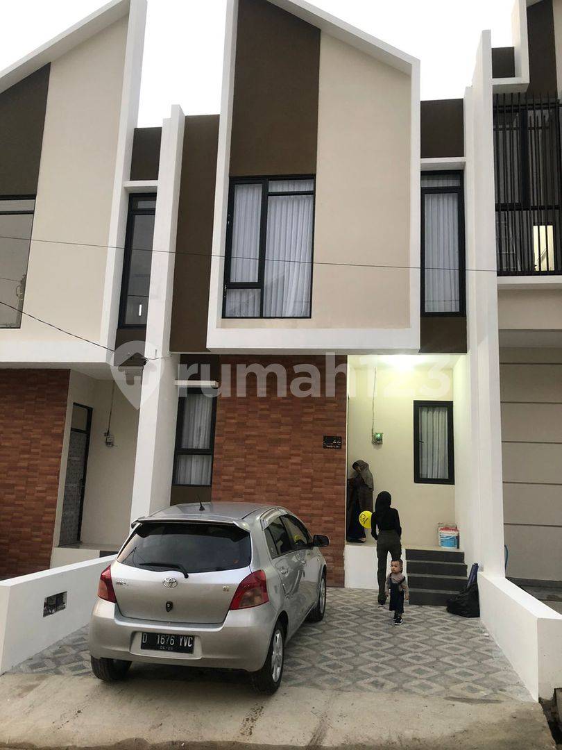Comfortable 3-Bedroom House in Sariwangi Complex