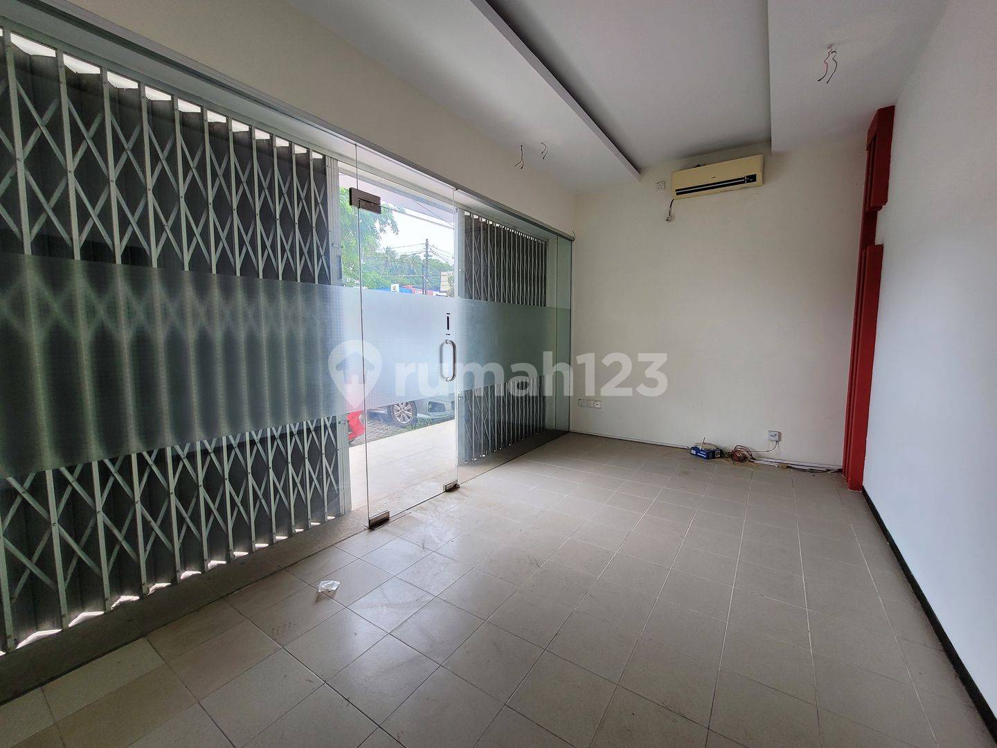 3.5 Story Commercial Building near HSBC - Raden Patah Nagoya