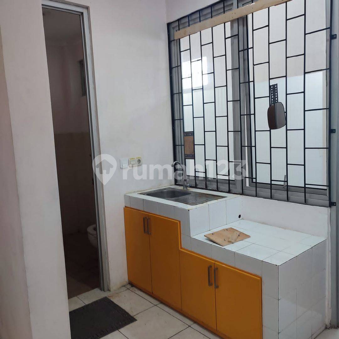 Commercial Property in Central Semarang - 3-Story Shophouse