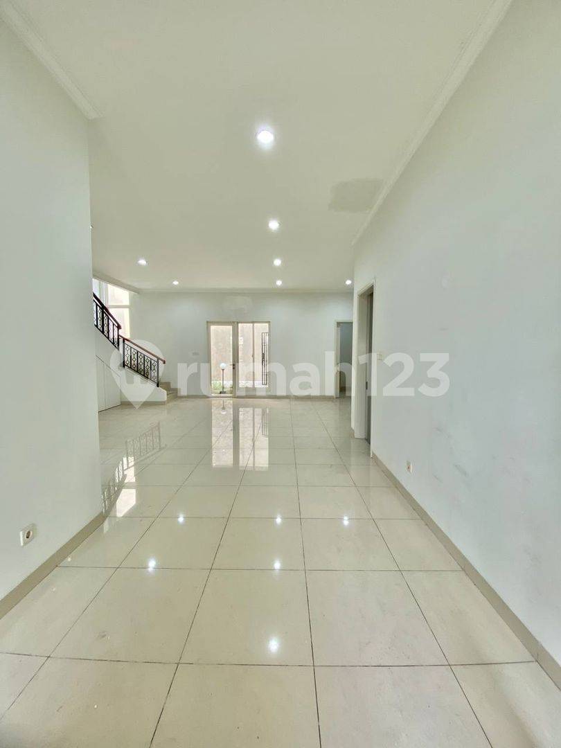 Spacious 4-Bedroom House with Multiple Amenities