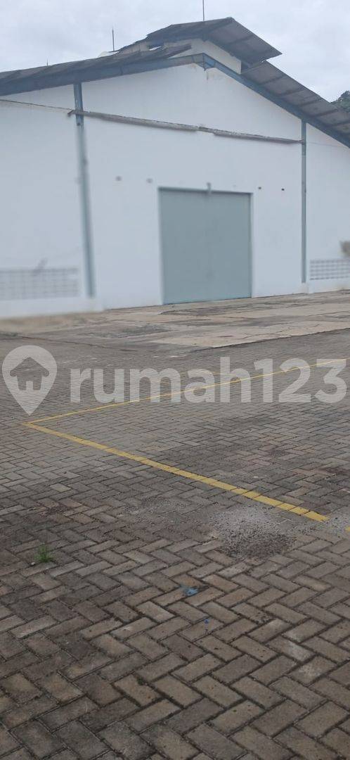 Industrial Warehouse with 40ft Container Access