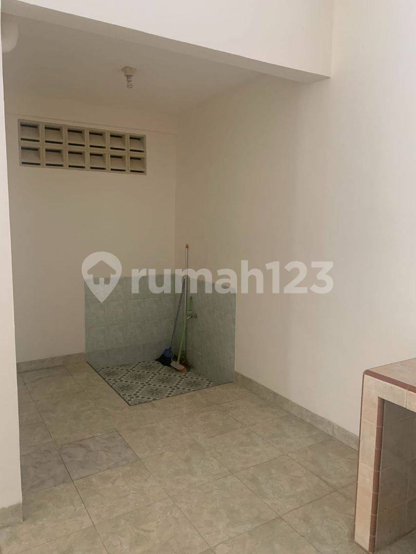 Flood-Free Strategic Location Property