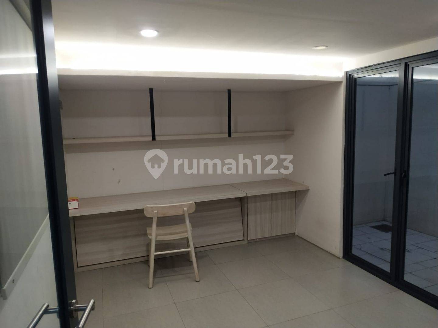 Smart Home 3 Floors Fully Furnished in Impresahaus Tabebuya BSD CITY
