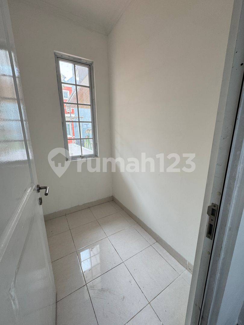 2-Story House in Malibu Village, Paramount Serpong - Ready to Move In