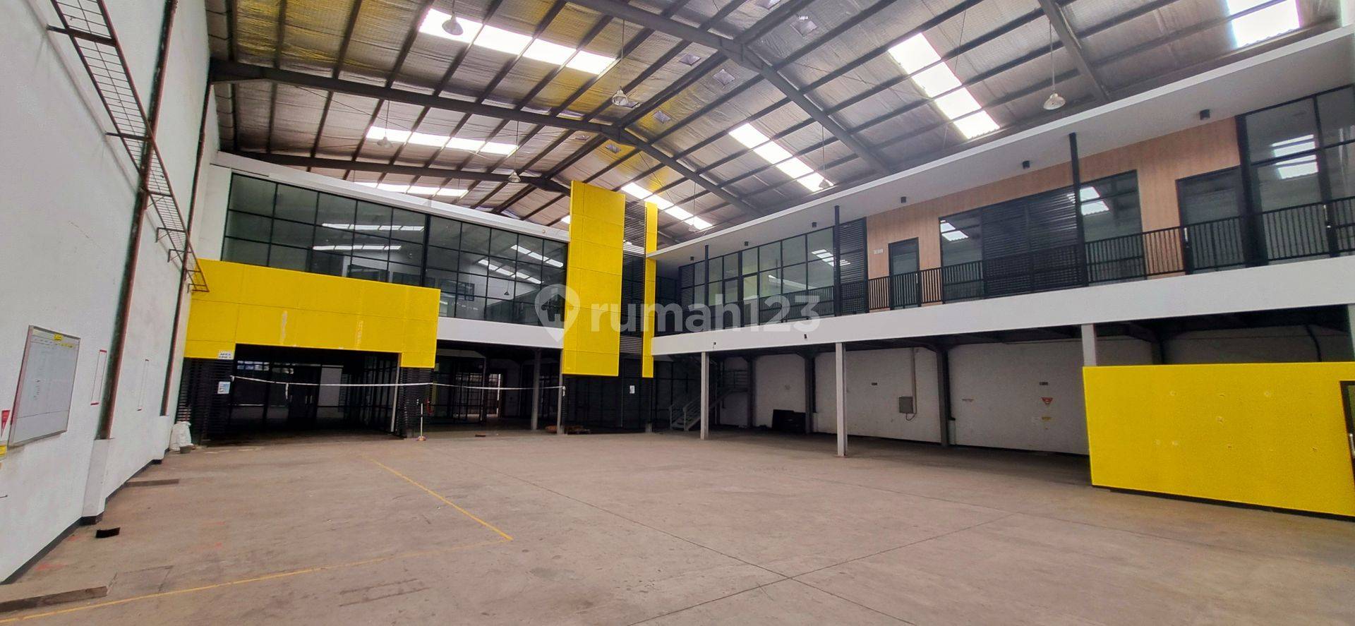 Modern Industrial Warehouse in Delta Silicon Industrial Park