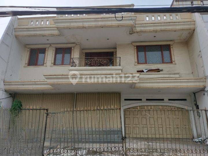 2-этажный дом в Pluit Permai с гаражом