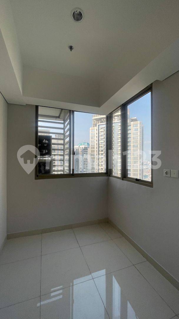 High Floor Apartment with Pool View and Extensive Facilities