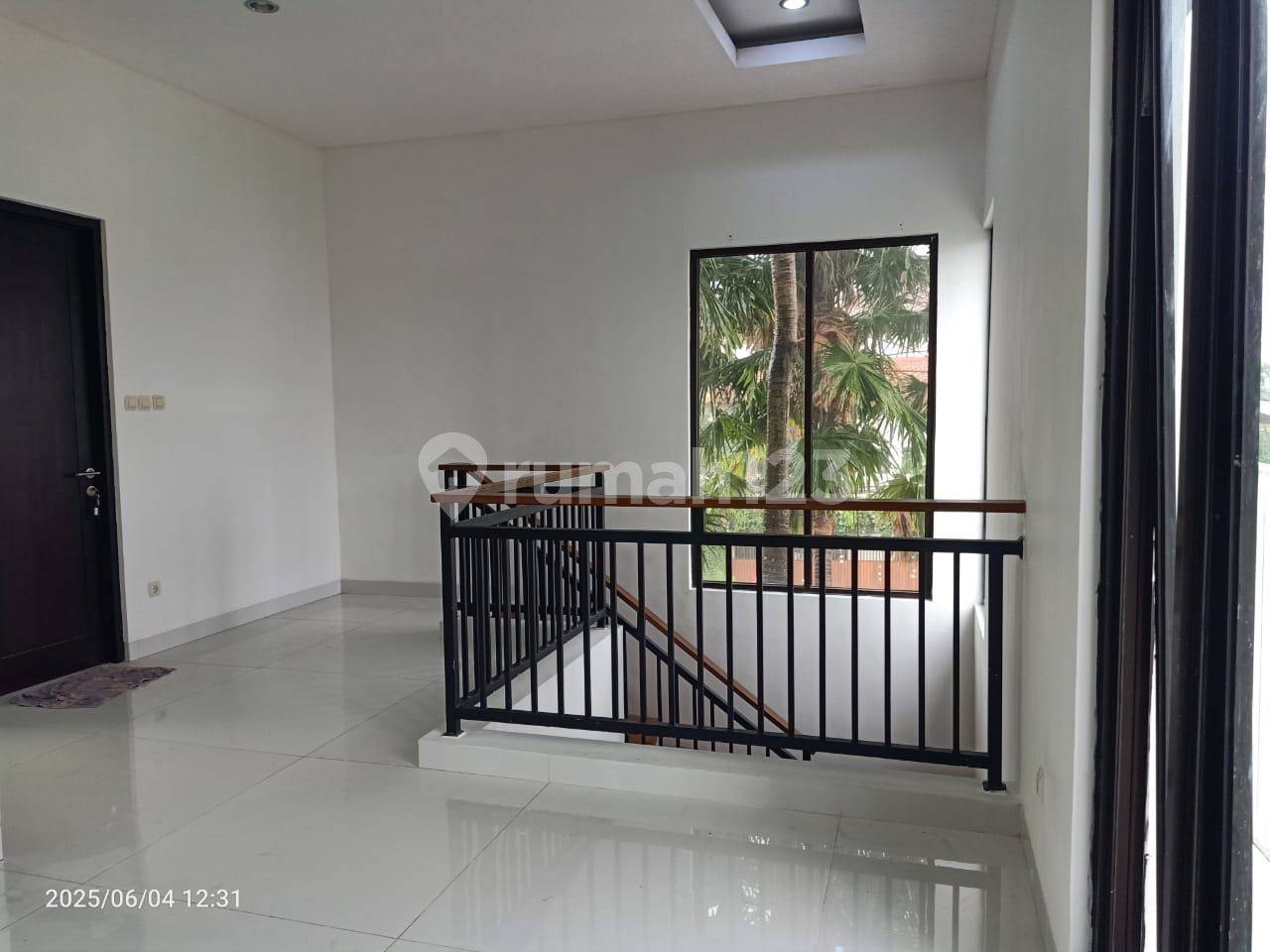Pondok Permai Palagan-дағы стратегиялық орналасқан 2 қабатты үй