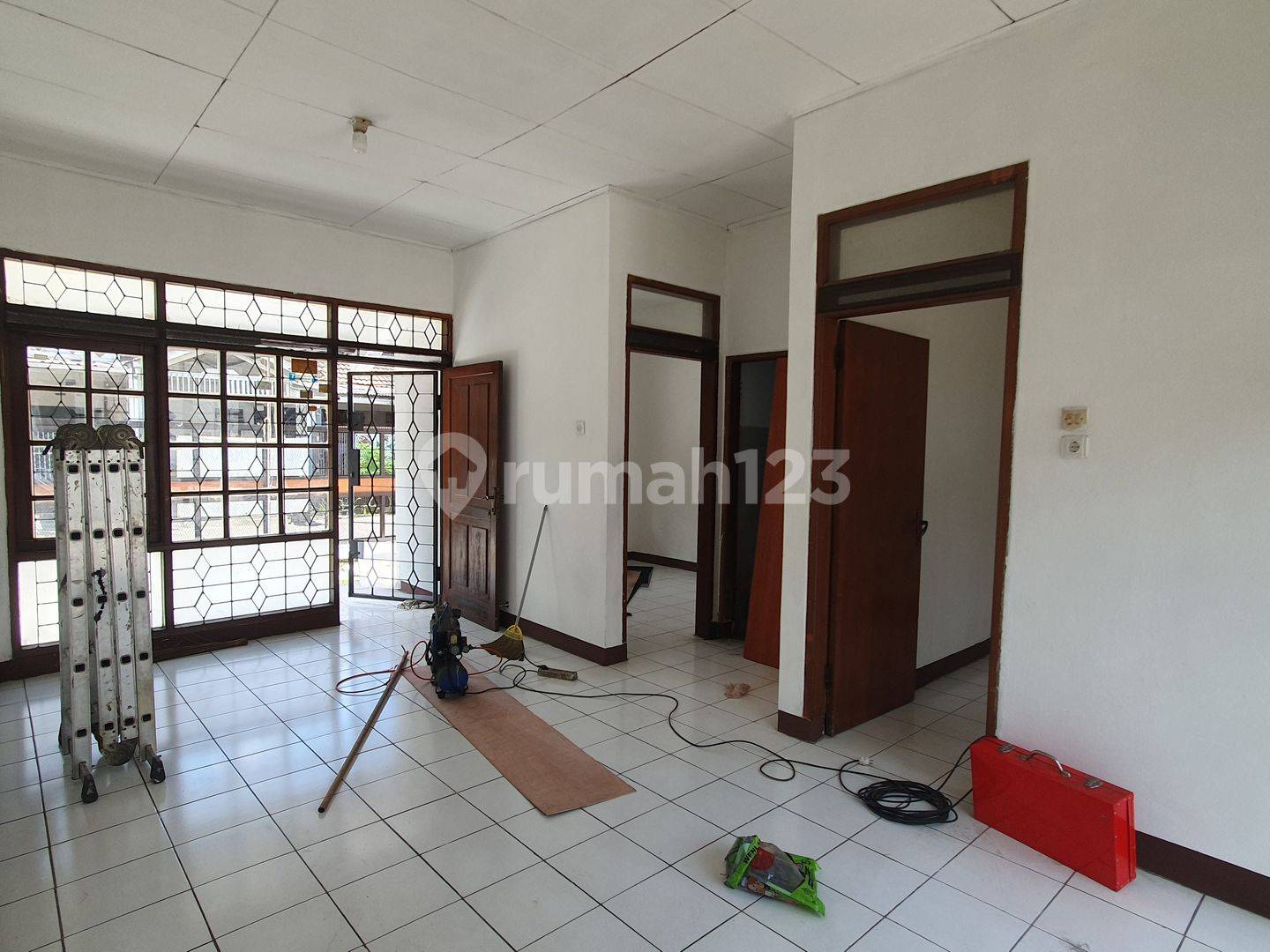 Spacious Property Near Griya and Borma