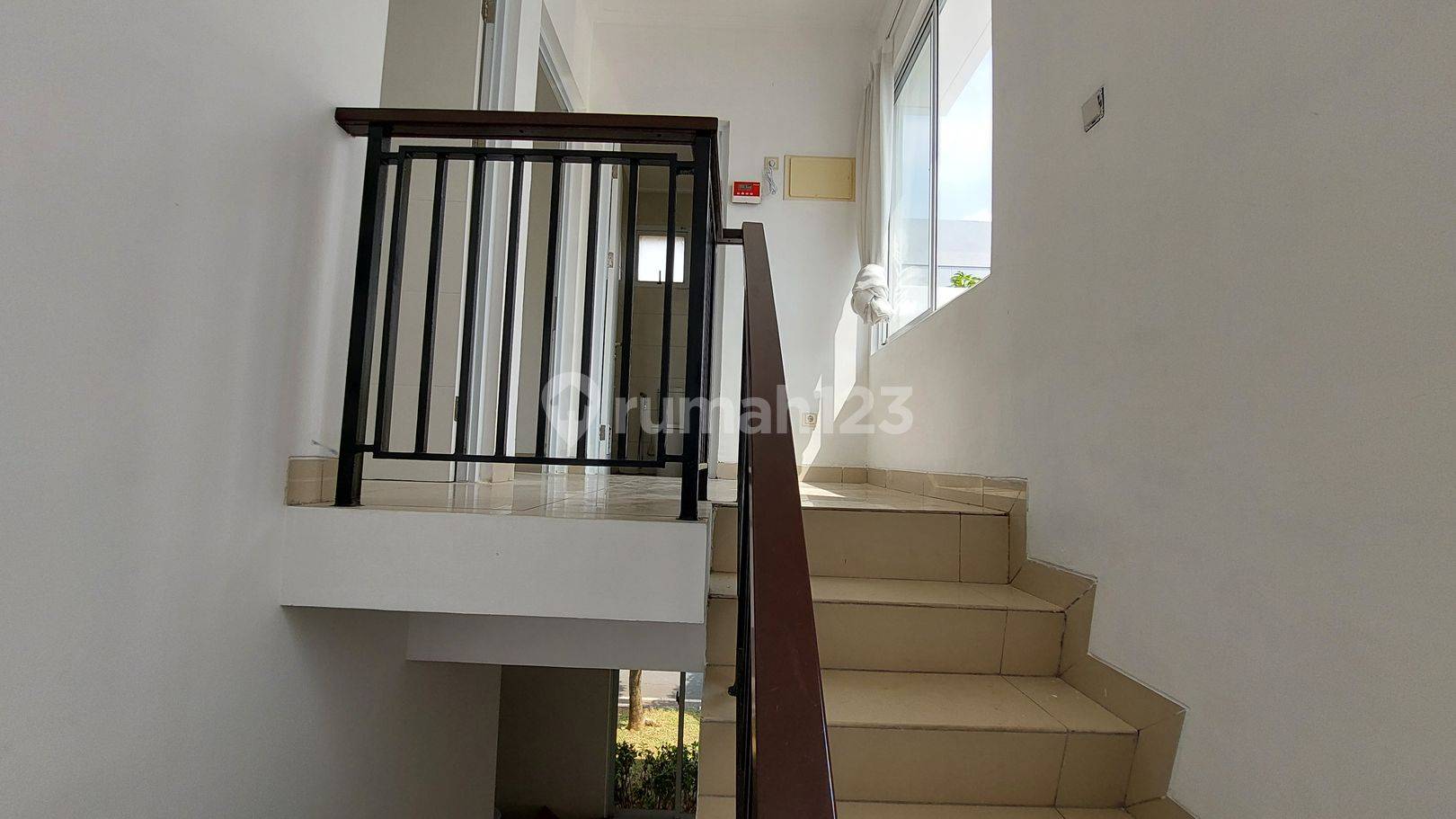 Quiet 2-Story 3-Bedroom Corner House Near Police Post