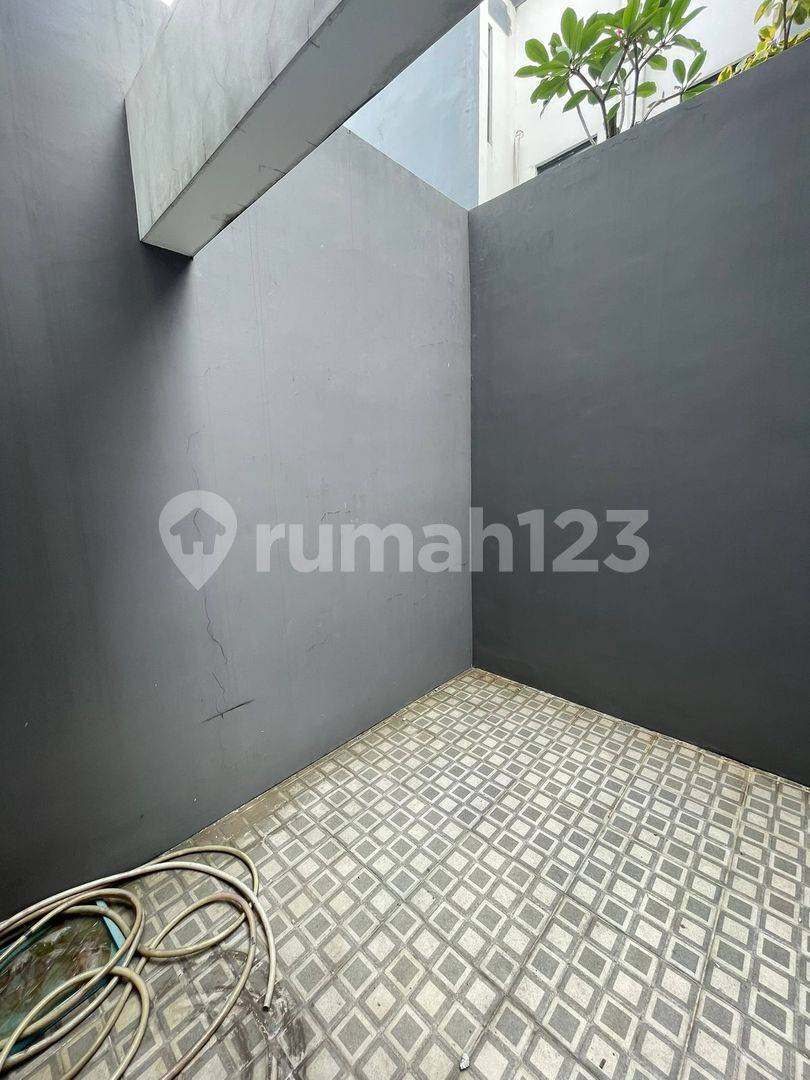 Modern Fully Furnished House Near BSD Toll and Amenities