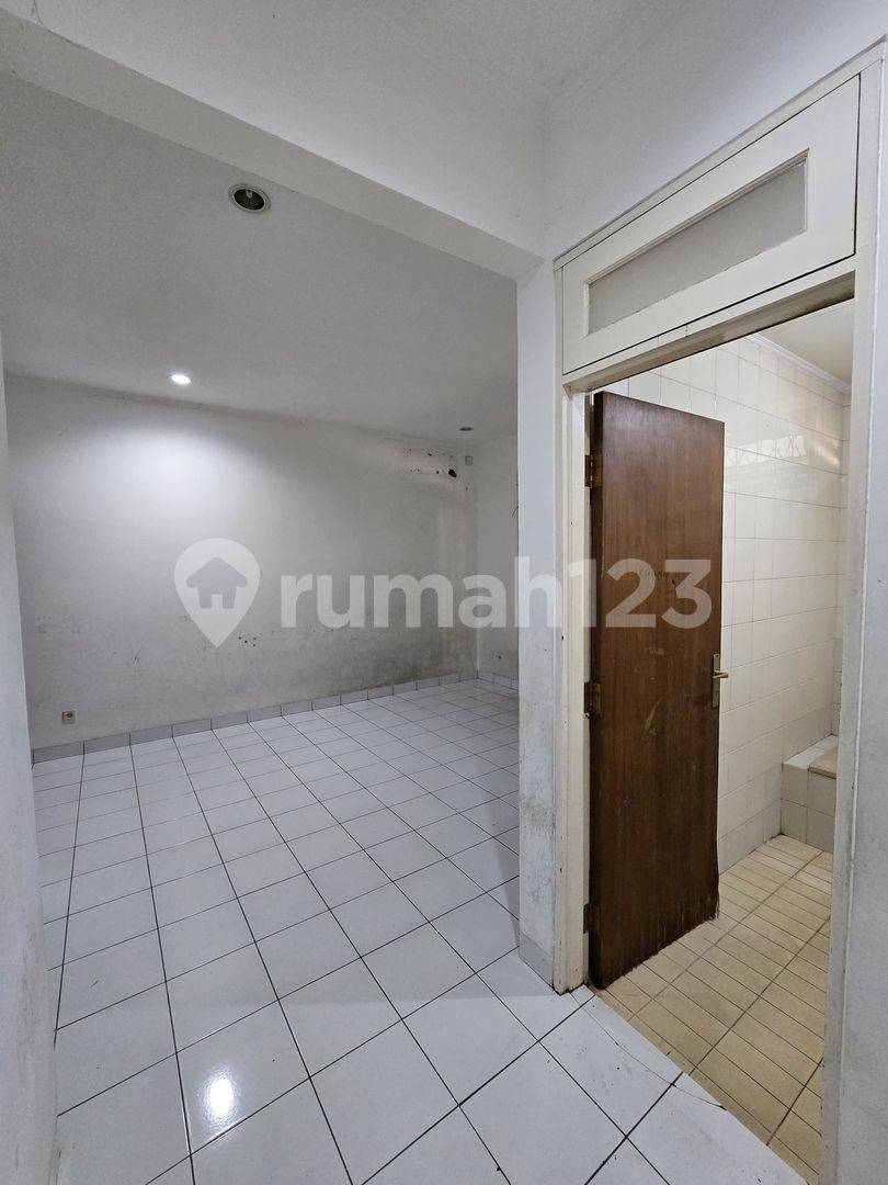 1.5 қабатты үй, Buncit Indah, Pejaten, Оңтүстік Джакарта