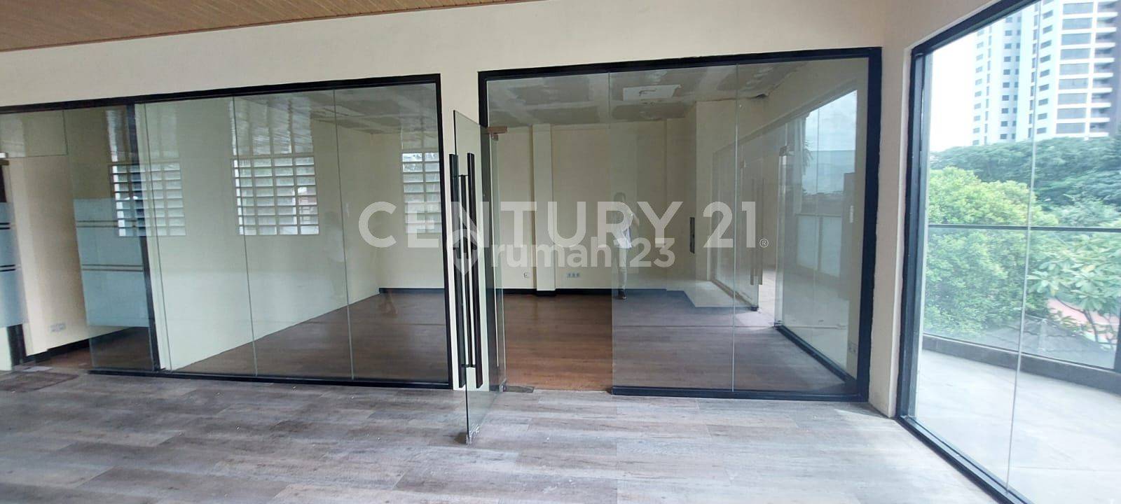 Strategic Location Property Near Multiple Urban Amenities