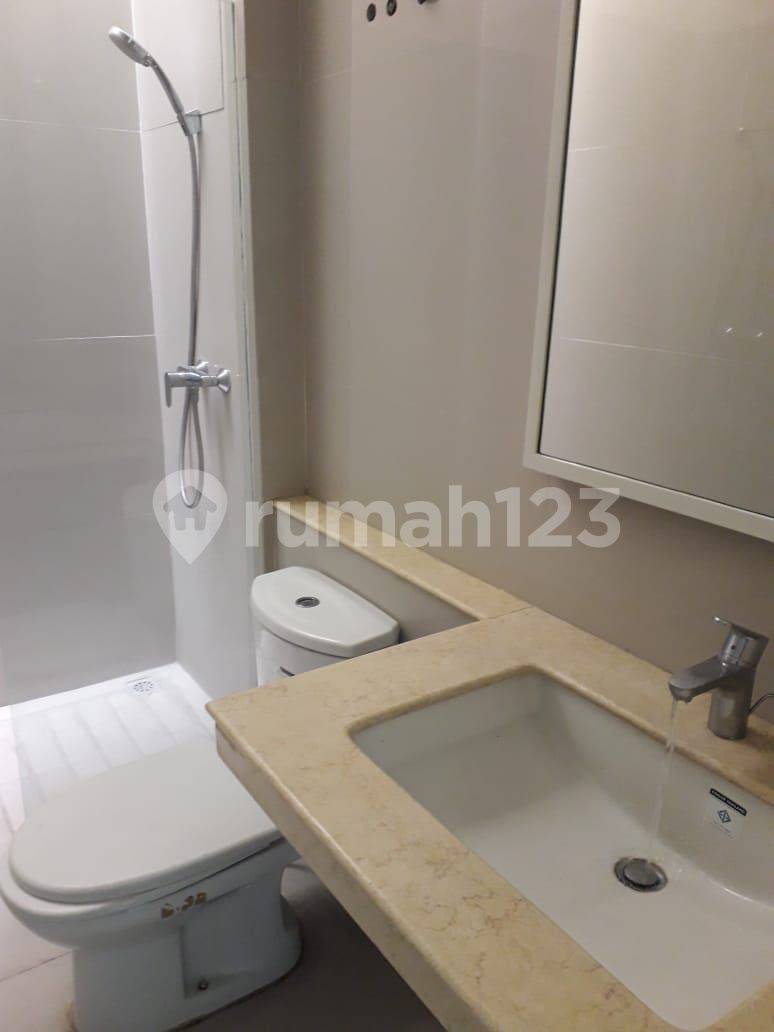 2 қабатты үй, 3 жатқа бөлмесі бар, толық жабдықталған, бұрыштық учаске
