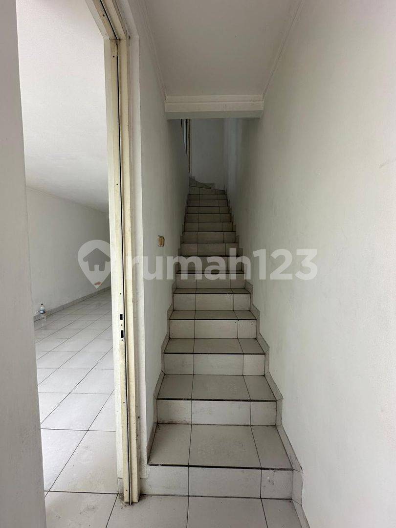 Taman Semanan Indah: 2-Story Shophouse with Boulevard Location