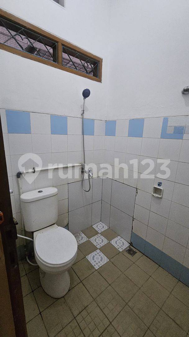 House for Rent in Taman Kopo Indah 3
