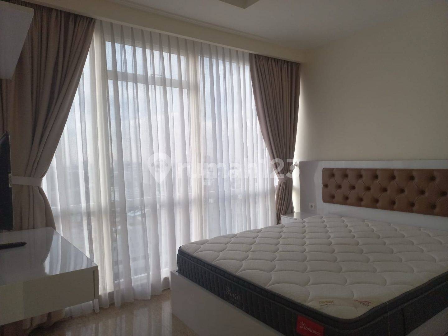 Furnished 2-Bed Apartment with City View