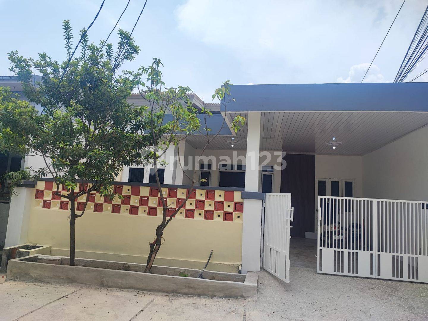Minimalist House in Harapan Indah, Bekasi