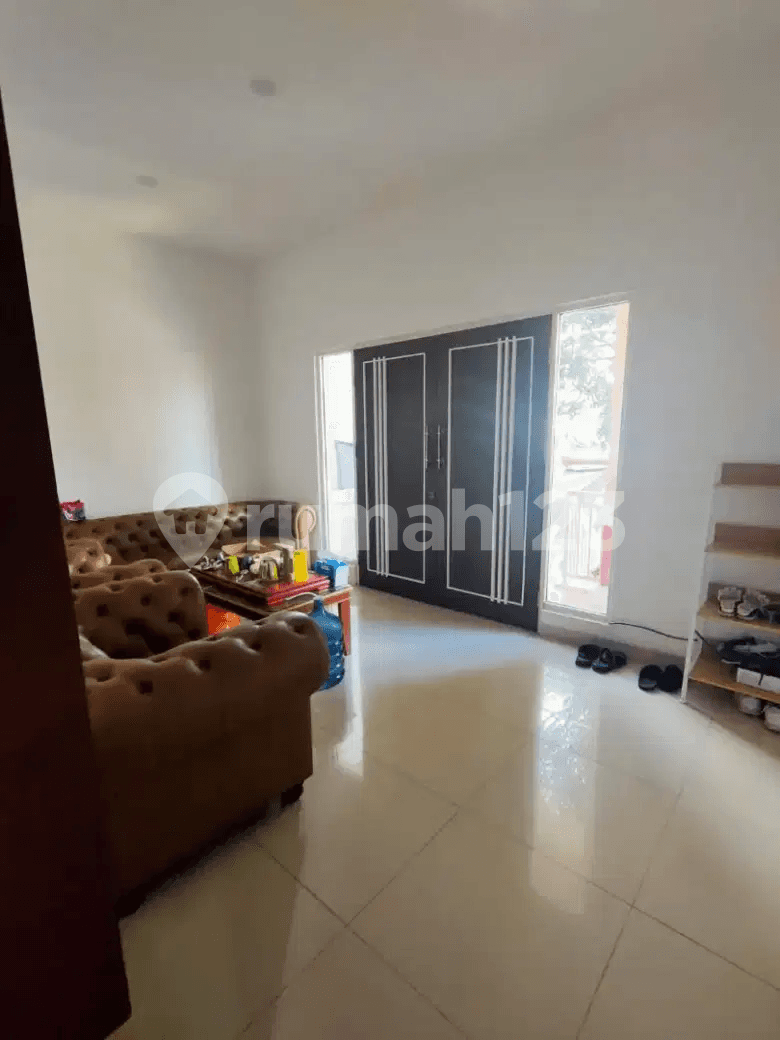 4 жұмақты Puri Mansion 3 қабатты үй