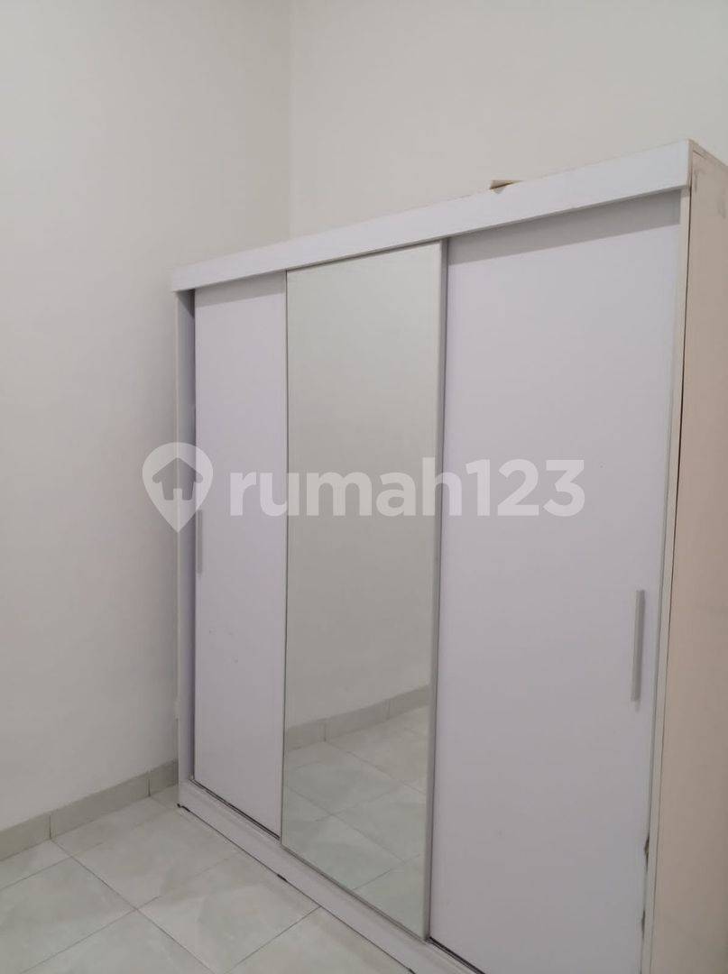Частично меблированный дом в кластере Ifolia, Harapan Indah Bekasi