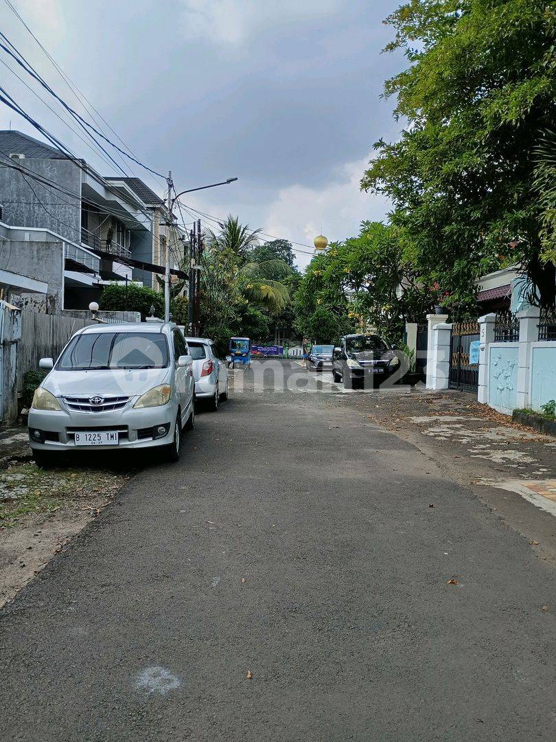 Просторный 2-этажный дом в Гандарии, Кебайоран Бару, Южная Джакарта