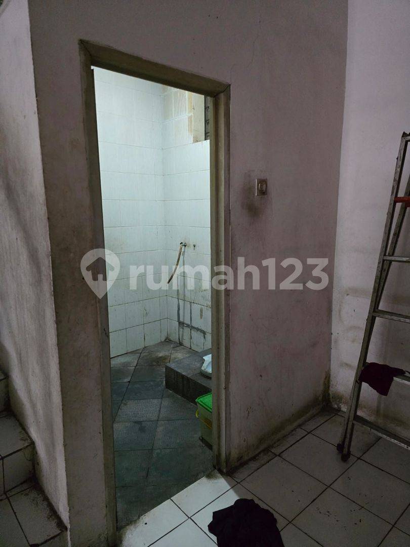 Тамборадағы 5 қабатты Ruko ғимараты, 4x26м, 2 жұмақ, 2 жуынатын бөлме