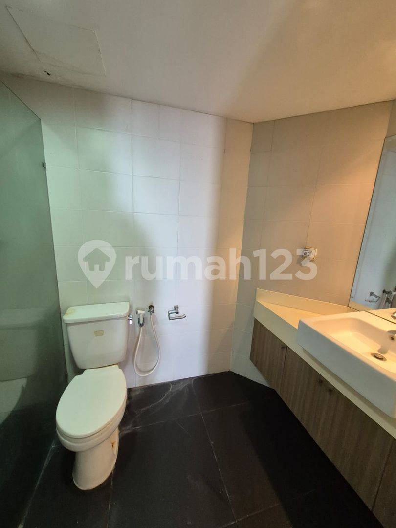 Luxurious Apartment in CBD Jakarta Barat, Near Universities and Hospitals