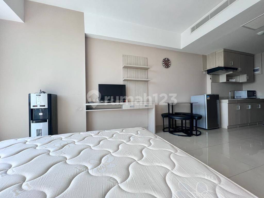 Furnished Studio Apartment with Golf Course View