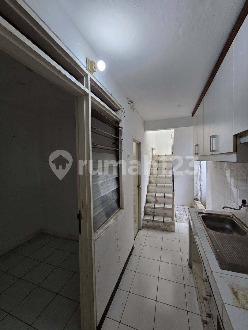1.5 қабатты үй, Buncit Indah, Pejaten, Оңтүстік Джакарта
