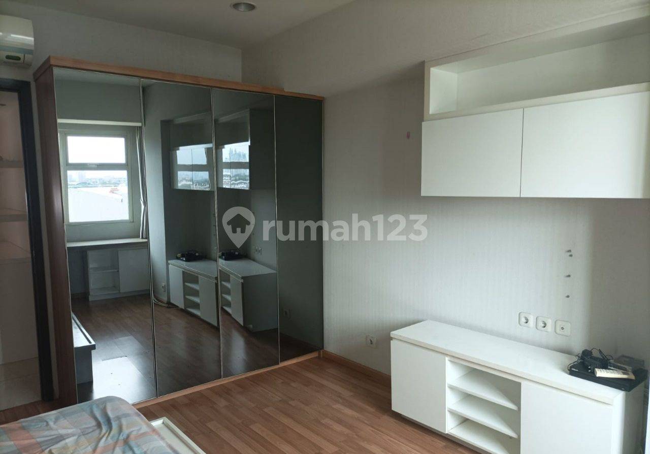 2+1 Bedroom Apartment in Kelapa Gading, Fully Furnished, Low Floor