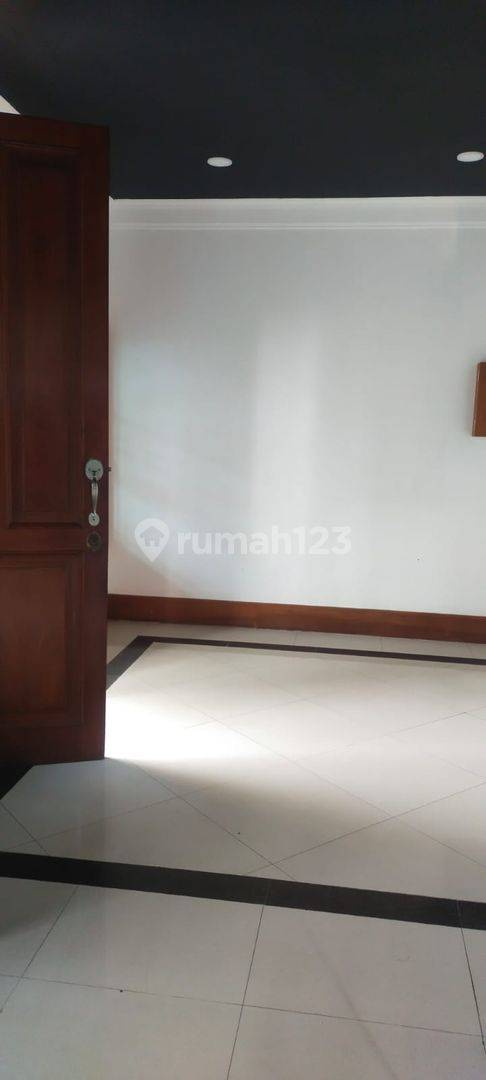 Strategic Location House Near Antasari and Fatmawati Roads