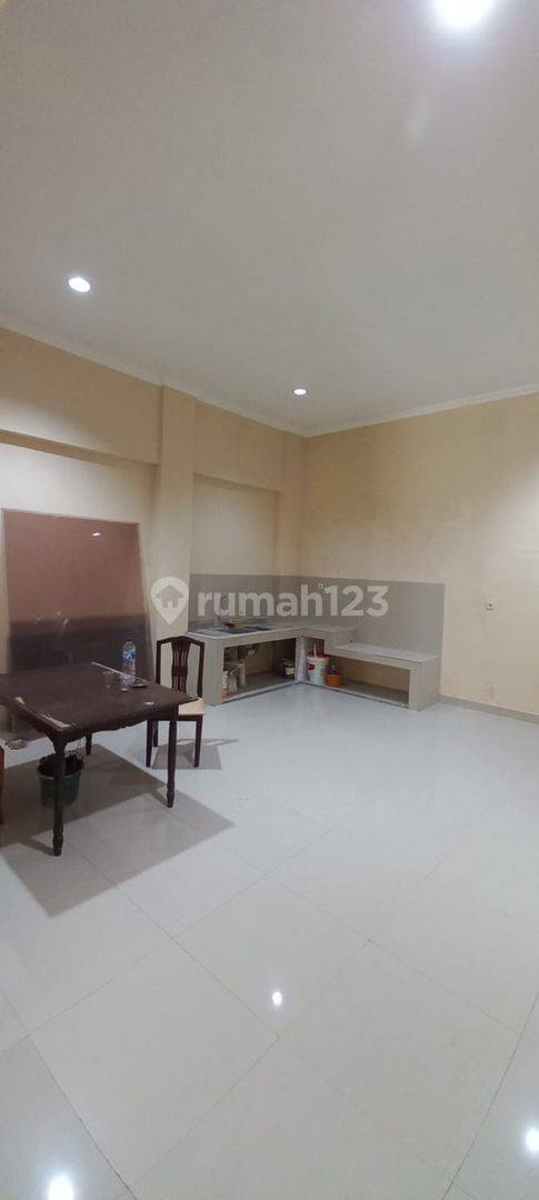 Spacious Property with Multiple Rooms and Granite Flooring
