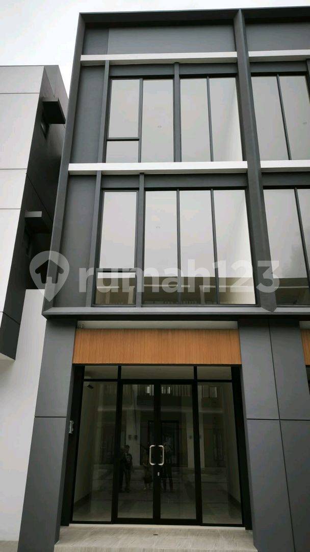 3-Story Commercial Property Near Malls in Gading Serpong & BSD
