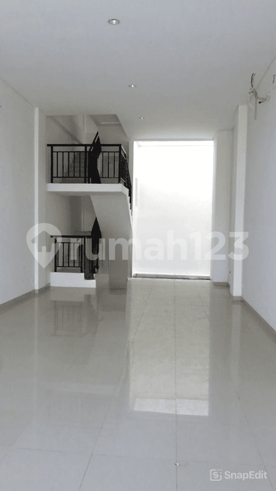 Ruko Avenue в JGC Jakarta Garden City Cakung - Комерційний/Офісний простір