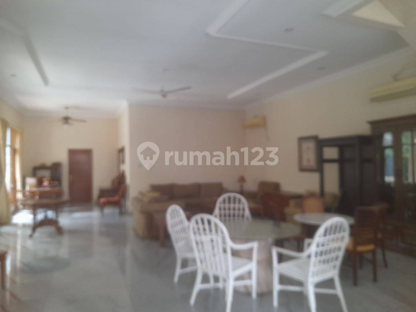 Spacious Villa Near Simatupang Toll Road with Pool