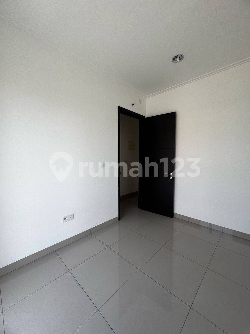 House in PIK 2, 2-story, 6x10 meter plot, vacant