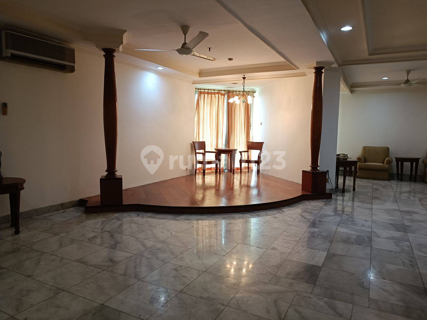 Mitra Oasis Residence - Орталық Джакартадағы кең 4 бөлмелі пәтер