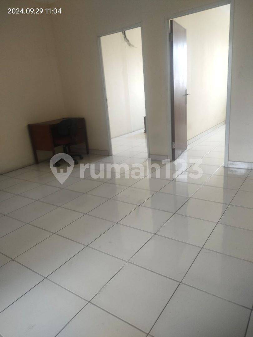 Strategic Commercial Space with Multiple Offices