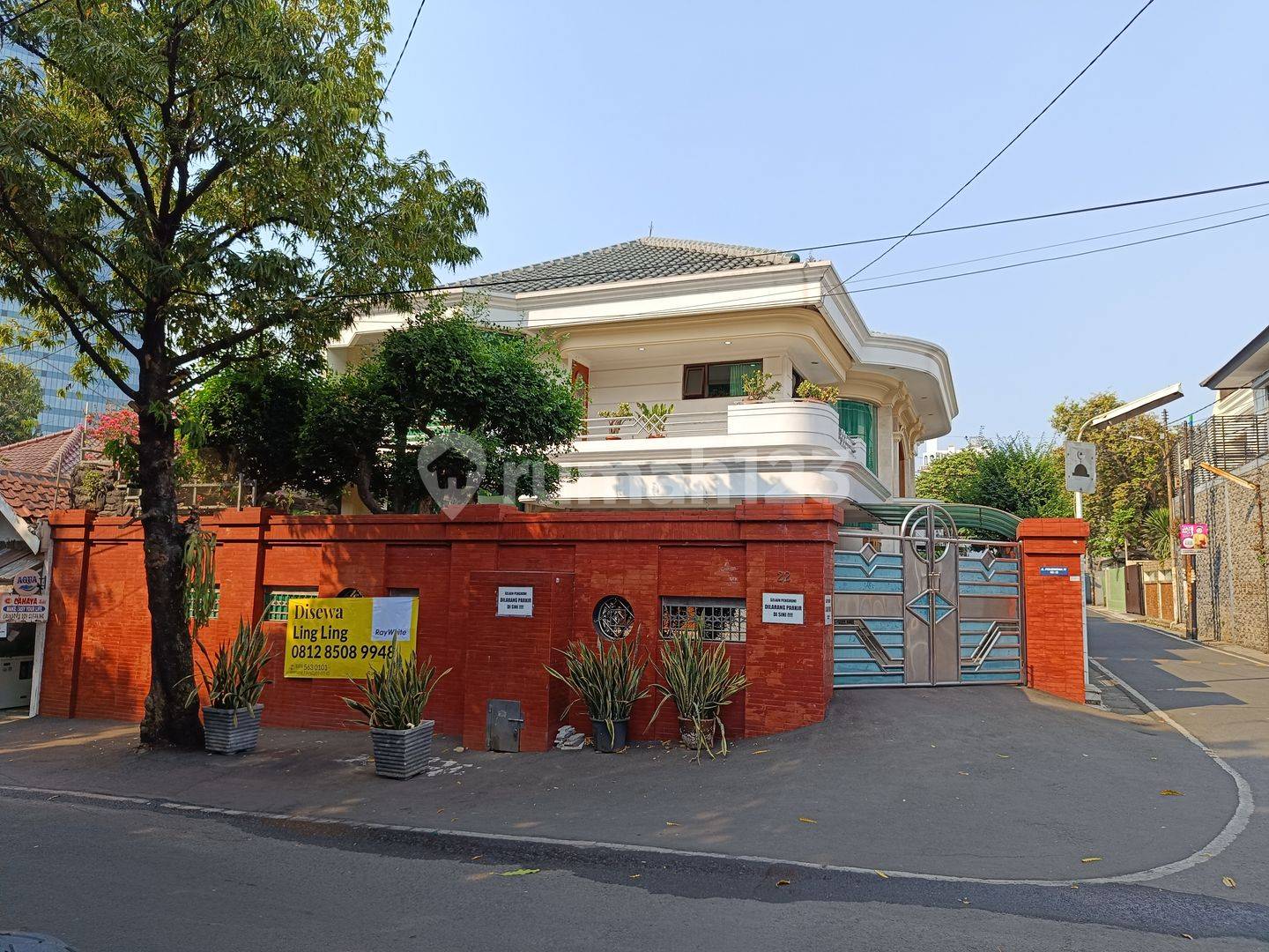 Spacious 2-Story House Near Thamrin and Sudirman