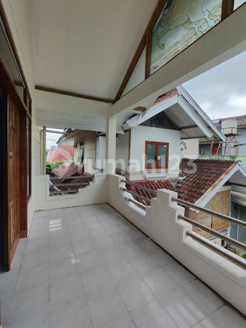 Spacious Two-Story House with Garden in Buah Batu