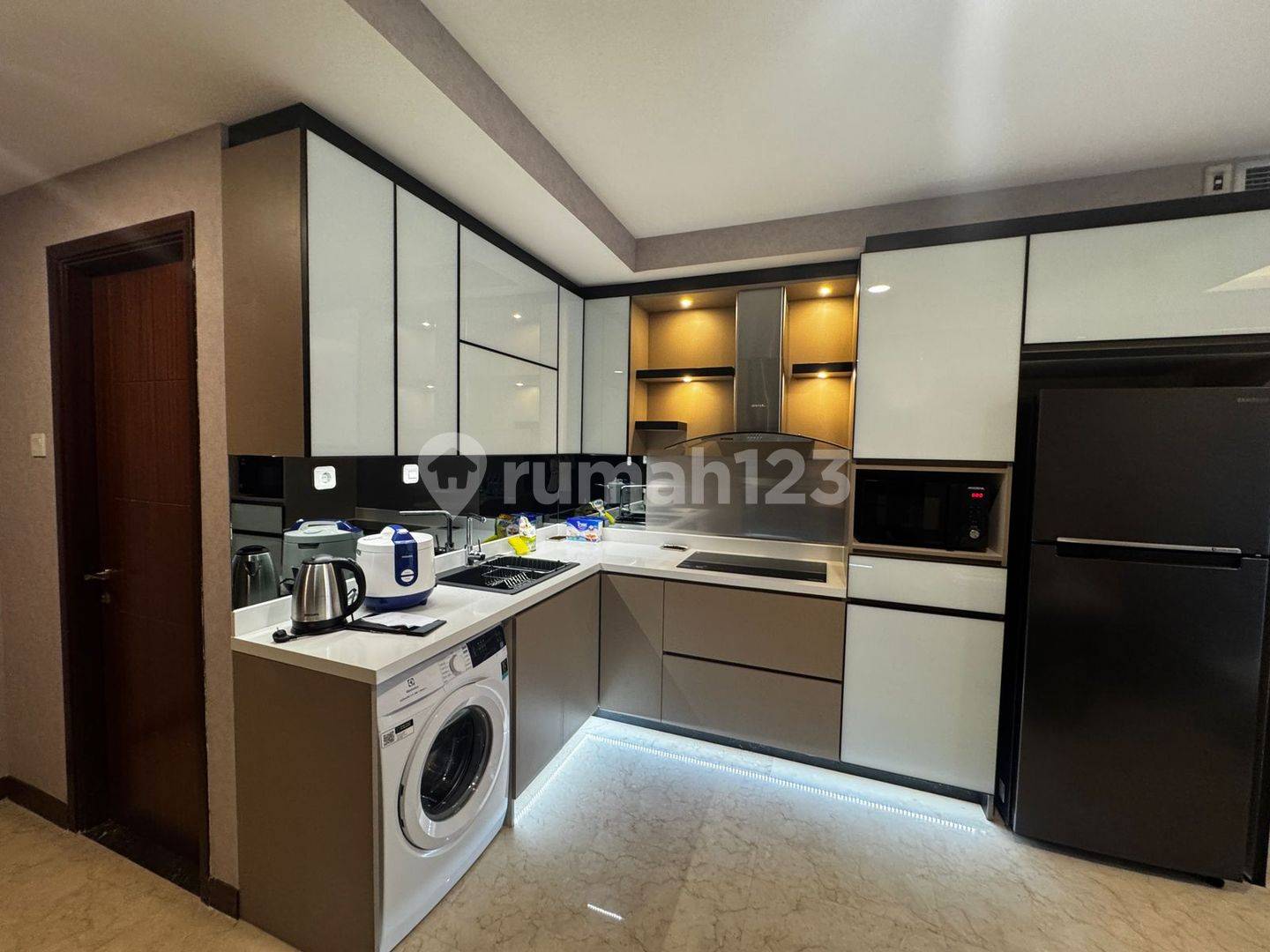 Luxury 2-Bedroom Apartment at Hegarmanah Residence
