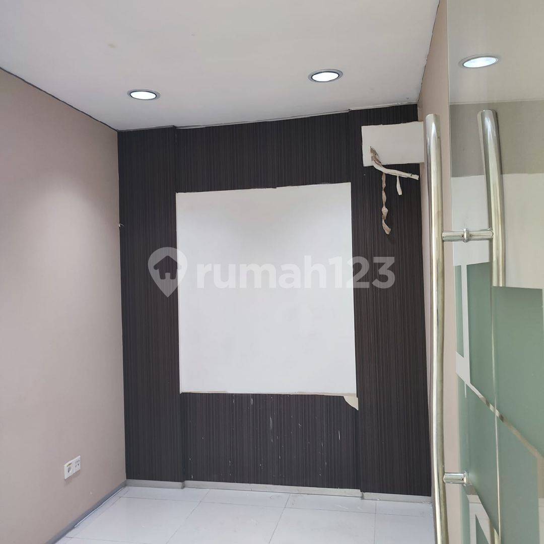 Commercial Property in Central Semarang - 3-Story Shophouse