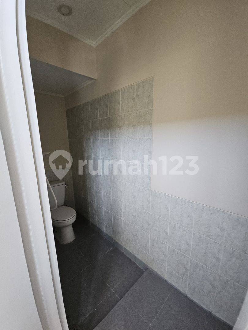 Taman Paris Lippo Karawaci-дағы 2 қабатты жиһазбен жабдықталған таунхаус