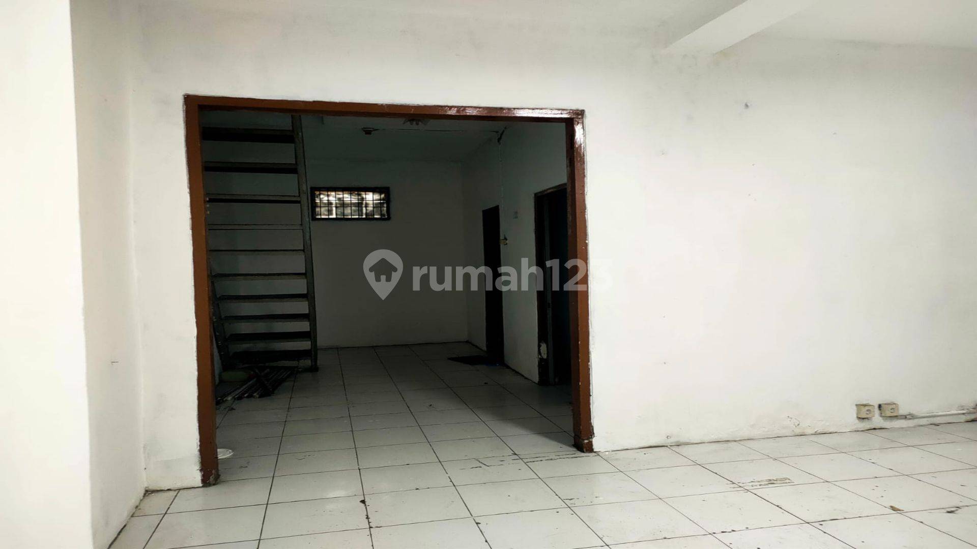 Ruko Rajawali Commercial Property - Strategic Location in Bandung