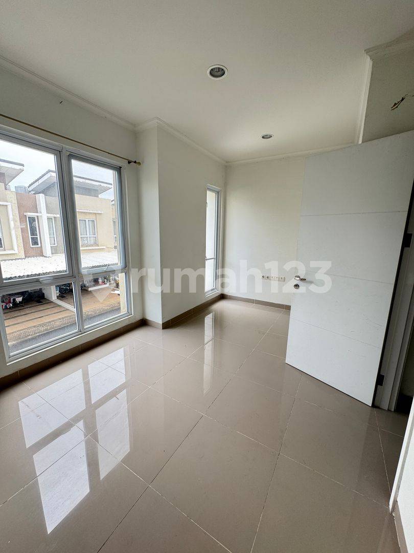 Modern 2-Bedroom Townhouse in Summarecon Serpong