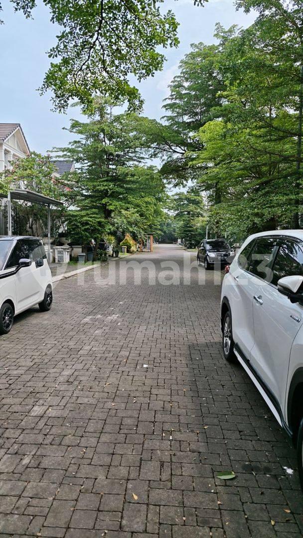 2.5-Story House in Greenwich BSD, Spacious Family Home