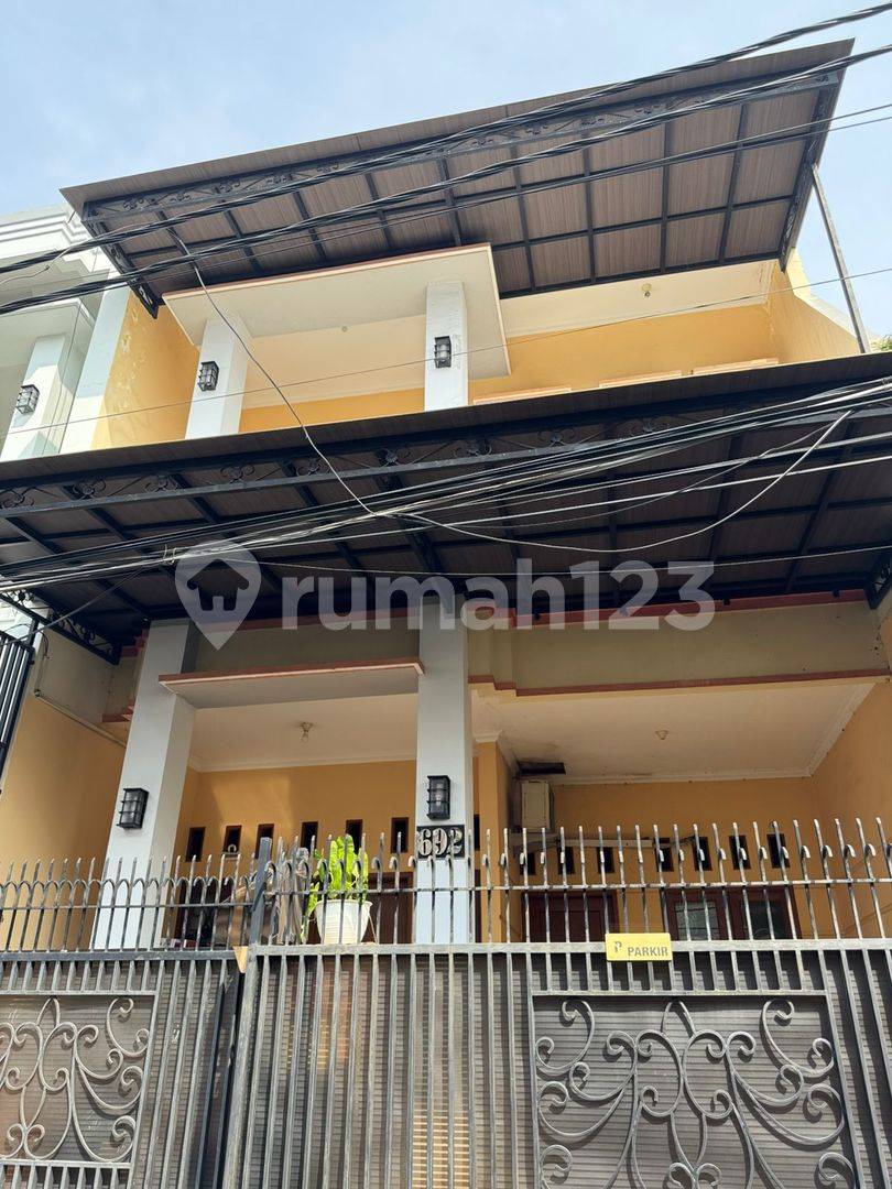 Minimalist House in Pondok Bambu, Safe and Flood-Free